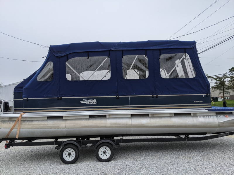 Custom pontoon enclosure, 2021